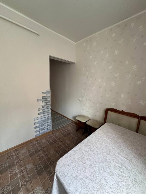 Продам 4-х комнатную квартиру
В отличном районе города Новотроицка 
Квартира находится на 1 этаже - Новотроицк