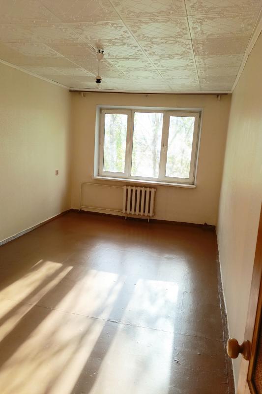 Продаётся 2-хк квартира с раздельными ходами(распашонка) на 2-м этаже в  хорошем состоянии, с ремонт - Новотроицк