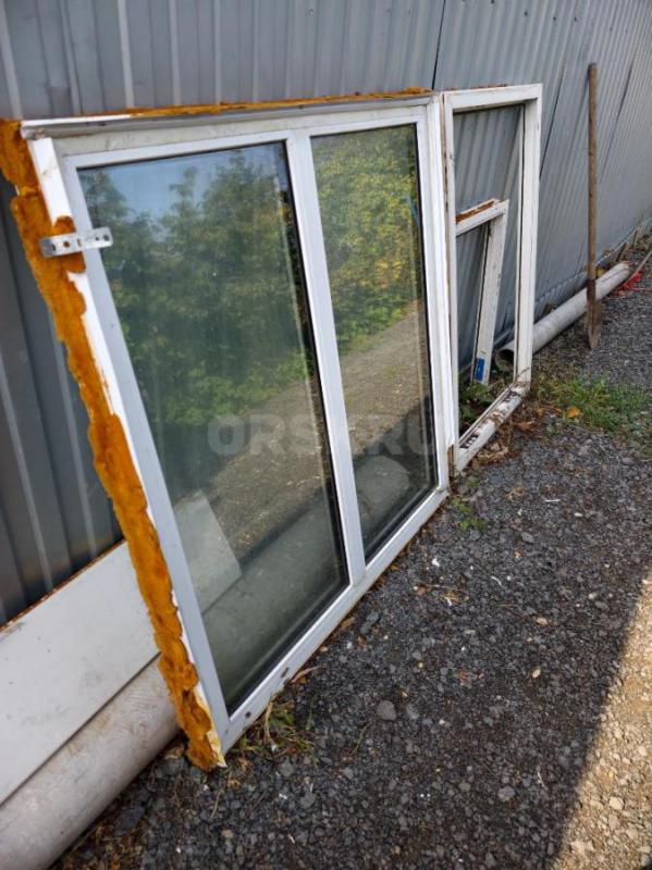 Продам пластиковые окна 

Нахожусь г Орск ( ст город) 

Окно глухое 143 на 137 одно стекло не то - Орск