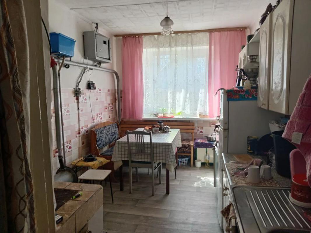 Продам дом (дом на двух хозяев), баня, сарай, большой участок в доме погреб, отопление электр.(380в) - Гай
