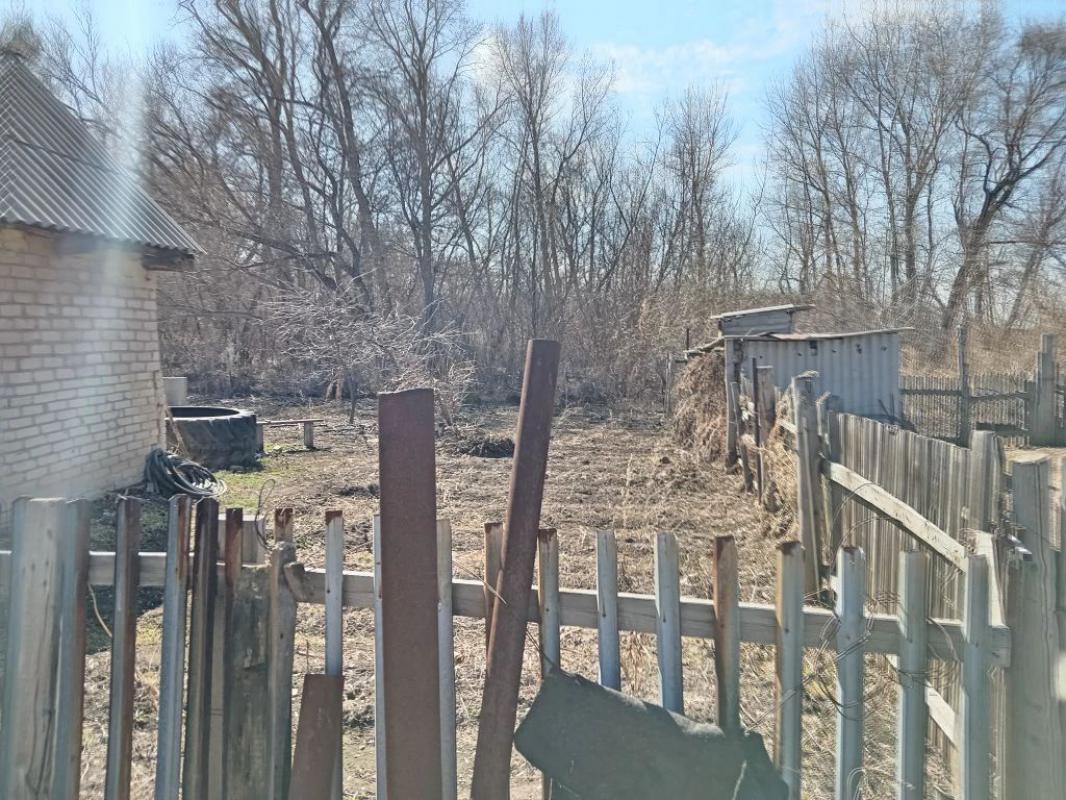 Продам дом (дом на двух хозяев), баня, сарай, большой участок в доме погреб, отопление электр.(380в) - Гай