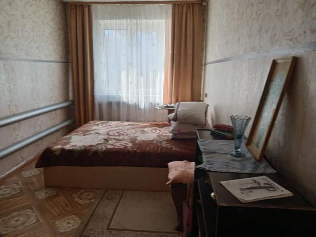 Продам дом (дом на двух хозяев), баня, сарай, большой участок в доме погреб, отопление электр.(380в) - Орск