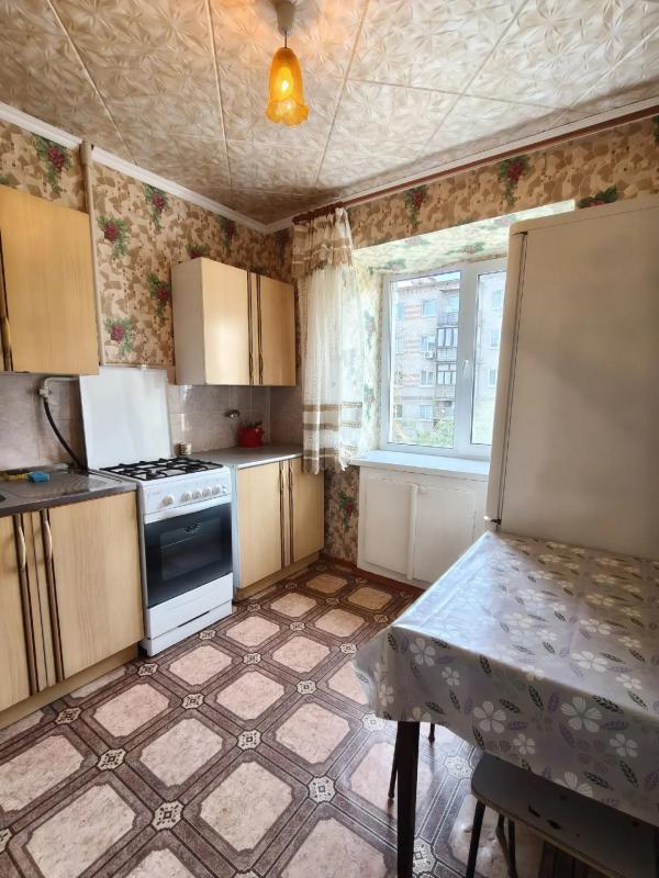 В продаже однокомнатная квартира в кирпичном доме на третьем этаже в отличном районе города. - Новотроицк