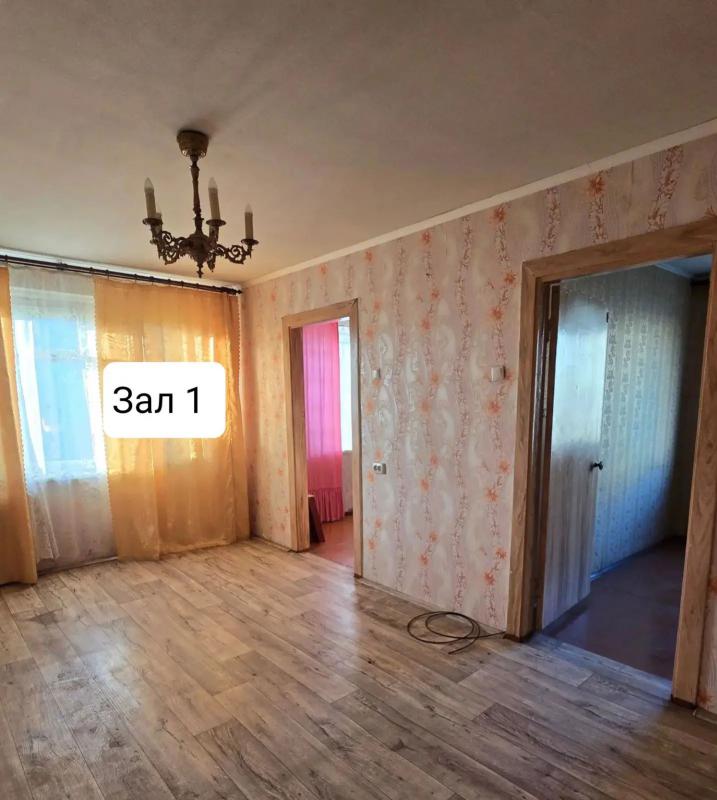 Продаётся уютная квартира с  изолированными комнатами на четвёртом этаже панельного дома. - Новотроицк