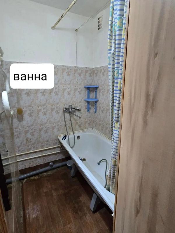 Продаётся уютная квартира с  изолированными комнатами на четвёртом этаже панельного дома. - Новотроицк