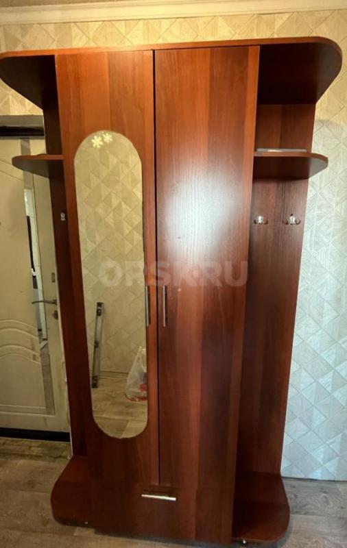 Продам шкаф в коридор,  цена 4000 руб., Размеры: высота 2,05 м., ширина 1,3 м., глубина 0,35 м. - Орск