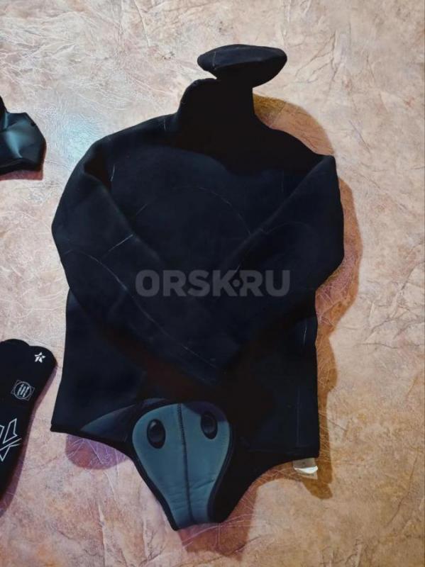 Продам гидрокостюм подводника 9 мм пользовался один сезон 15.000 за всё - Орск