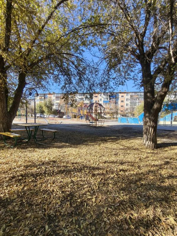 В продаже однокомнатная квартира, в хорошем районе города. - Новотроицк