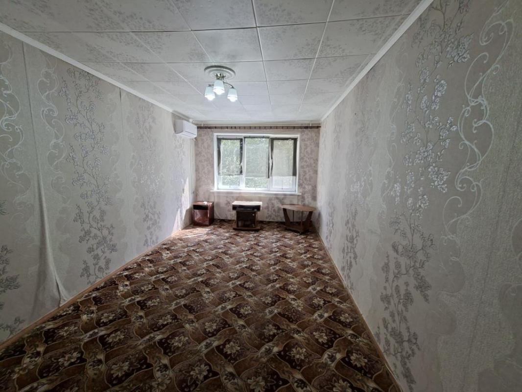 Продаётся уютная квартира на улице Короленко, 126а в городе Орске. - Орск