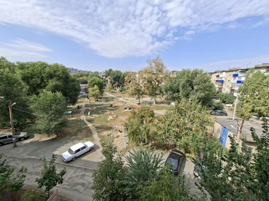 Продаётся уютная квартира на улице Короленко, 126а в городе Орске. - Орск
