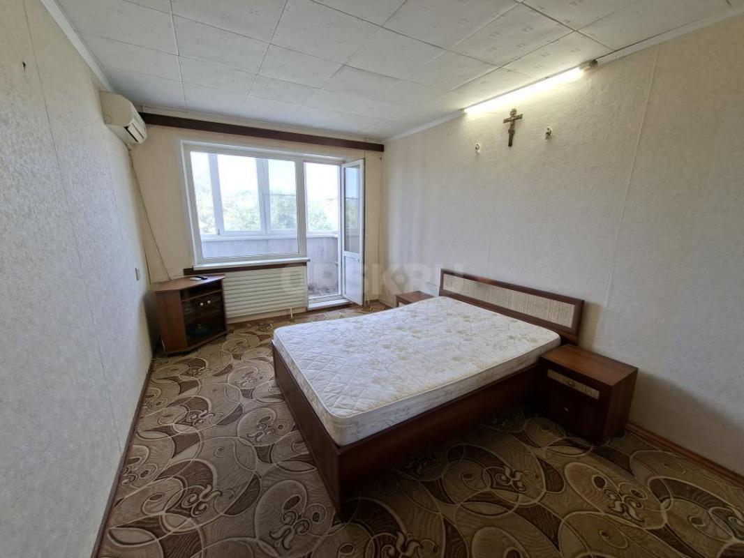 Продаётся уютная квартира на улице Короленко, 126а в городе Орске. - Орск