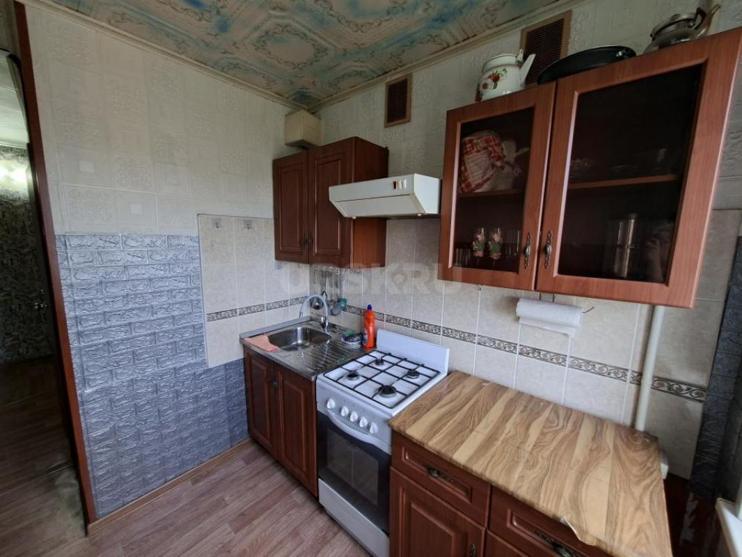 Продаётся уютная квартира на улице Короленко, 126а в городе Орске. - Орск