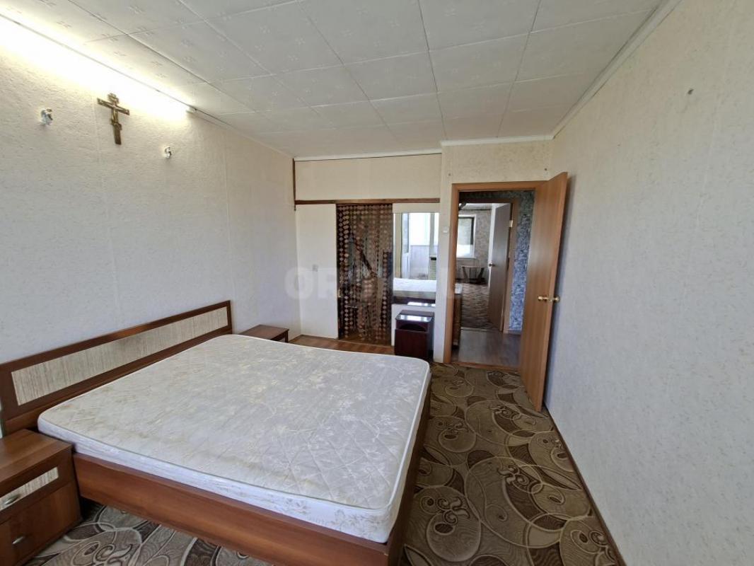 Продаётся уютная квартира на улице Короленко, 126а в городе Орске. - Орск