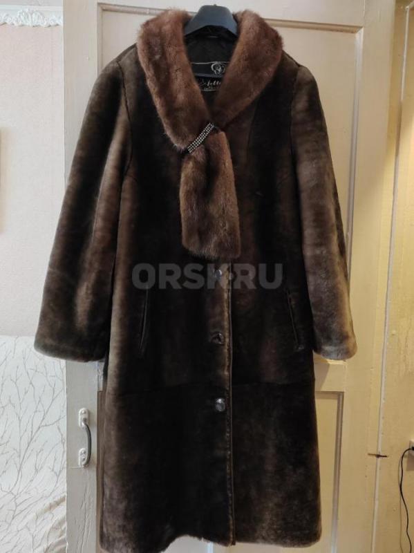 Продам мутоновую шубу с норковым воротником, размер 54, состояние новой. - Орск