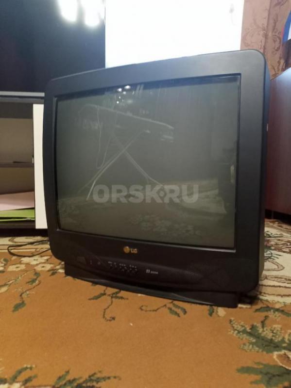 Продам телевизор LG, 53см, в хорошем состоянии, пульт и документы в комплекте. - Орск