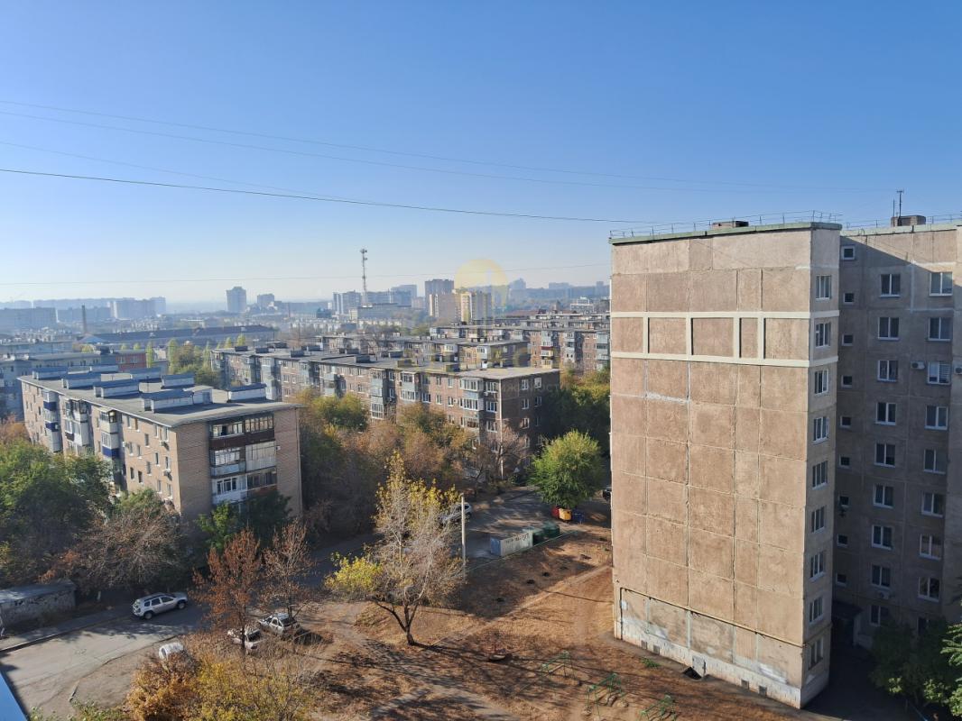 Продается 1 комнатная квартира на 9 этаже, 10 этажного дома(10 технический этаж) Площадь полезная 28 - Оренбург