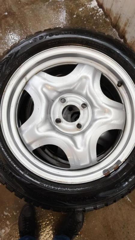 Продам зимнюю шипованную резину с дисками r15 195*55. , 4*100. - Орск