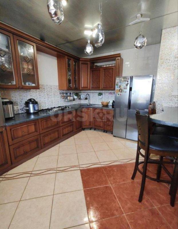 В продаже просторный 2-х этажный кирпичный дом 360 кв. - Орск