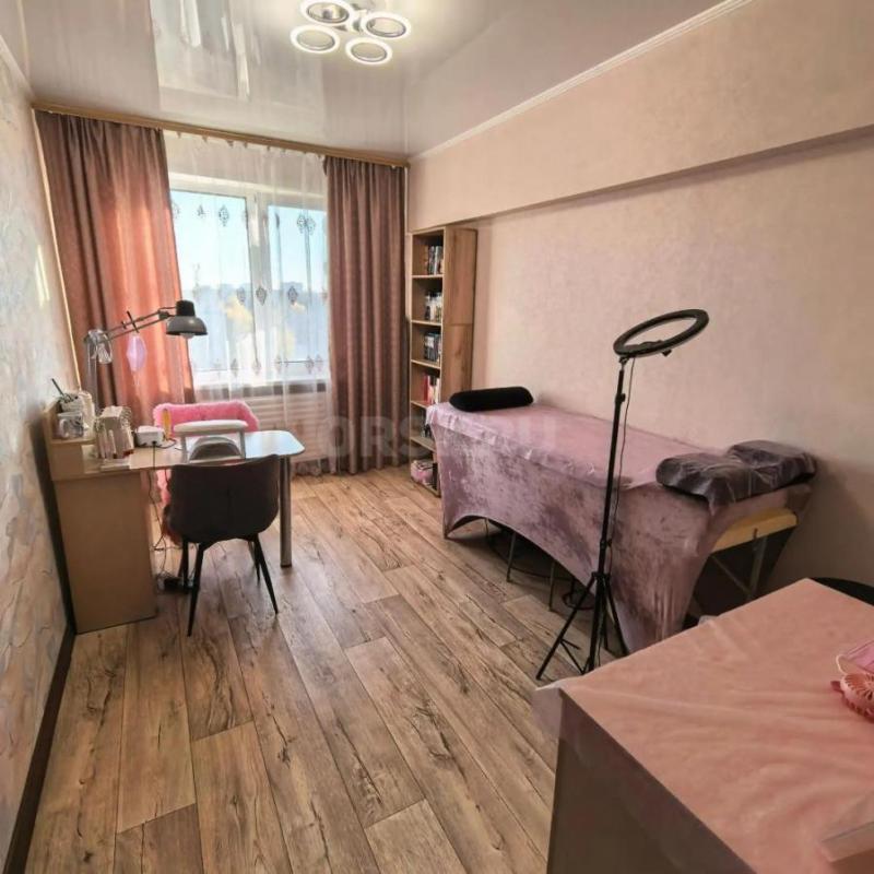 Продам просторную 3-комнатную квартиру, расположенную на 5-м этаже пятиэтажного панельного дома по а - Орск