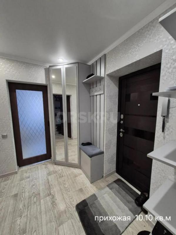 Продается  3-комнатная квартира с шикарной квадратурой (площадь 70,6кв. - Орск