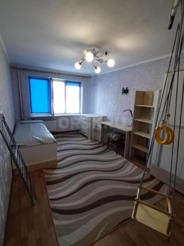 Сдам только на длительный срок (от 1 года) просторную 3-х комнатную квартиру , расположенную на 1-м - Орск
