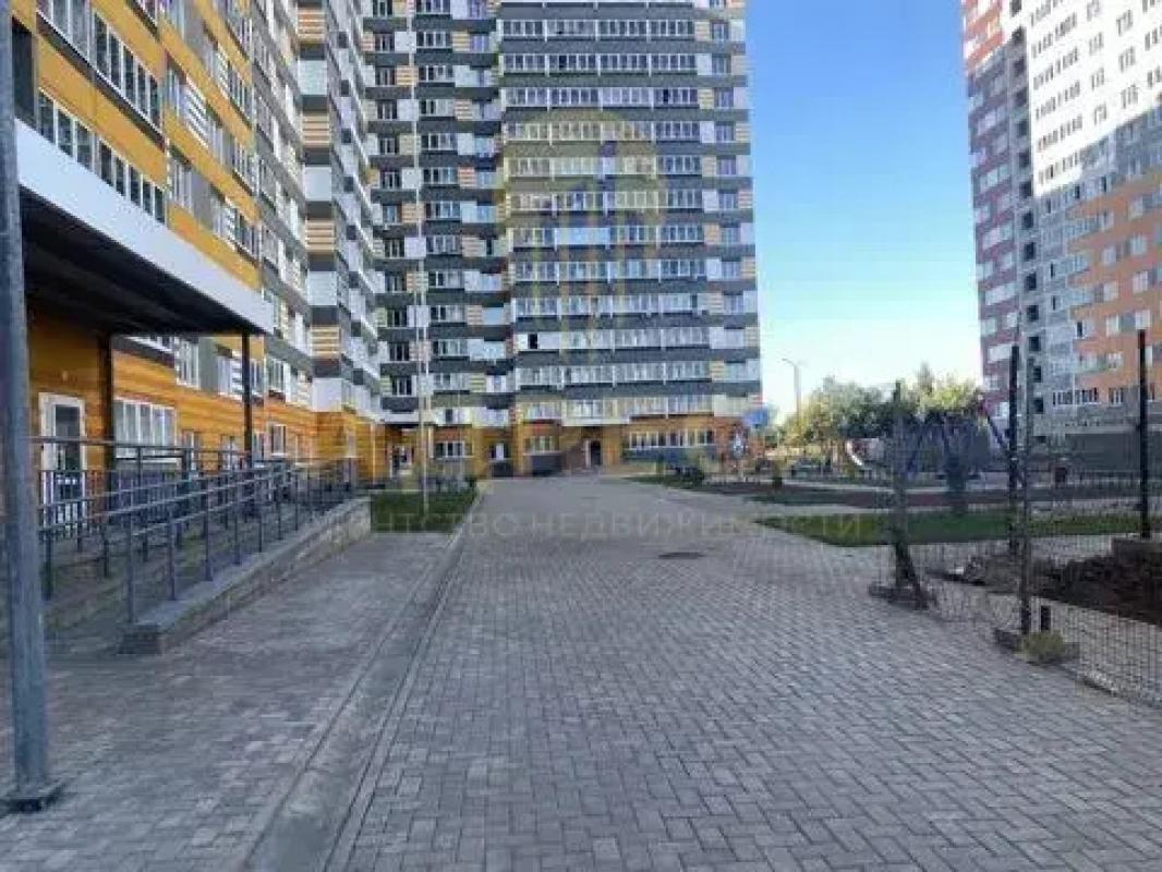 Продаётся двухкомнатная квартира в ЖК &laquo;Осенний лист&raquo;С современным ремонтом и тех - Оренбург