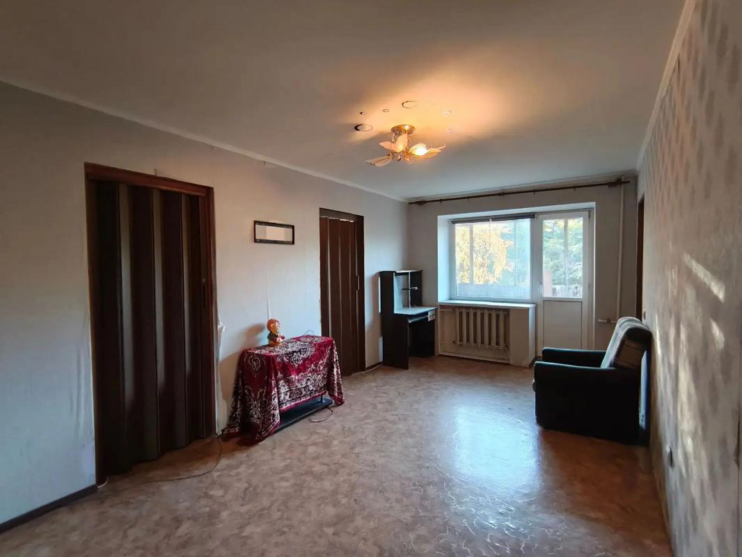 ПРОДАËТСЯ 3 - Х КОМНАТНАЯ КВАРТИРА, НА 3 - ЕМ ЭТАЖЕ, КИРПИЧНОГО ДОМА, В ЦЕНТРЕ ГОРОДА
Адрес: г. - Новотроицк