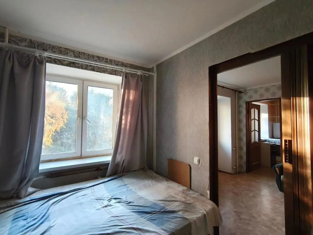 ПРОДАËТСЯ 3 - Х КОМНАТНАЯ КВАРТИРА, НА 3 - ЕМ ЭТАЖЕ, КИРПИЧНОГО ДОМА, В ЦЕНТРЕ ГОРОДА
Адрес: г. - Новотроицк