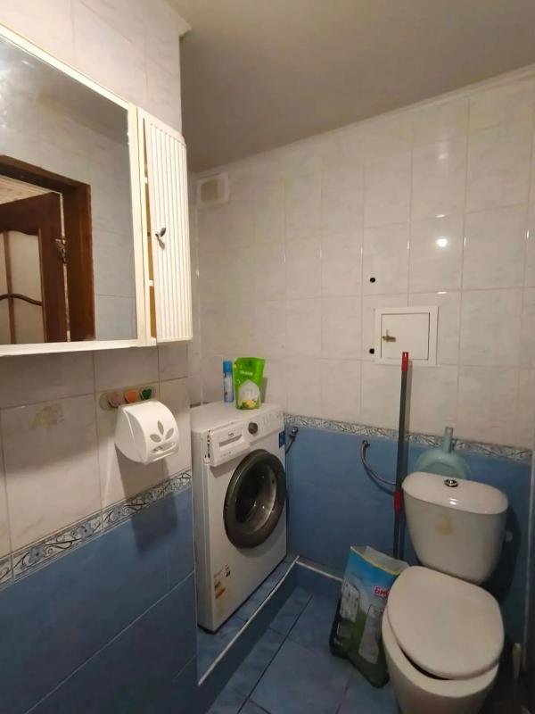 ПРОДАËТСЯ 3 - Х КОМНАТНАЯ КВАРТИРА, НА 3 - ЕМ ЭТАЖЕ, КИРПИЧНОГО ДОМА, В ЦЕНТРЕ ГОРОДА
Адрес: г. - Новотроицк
