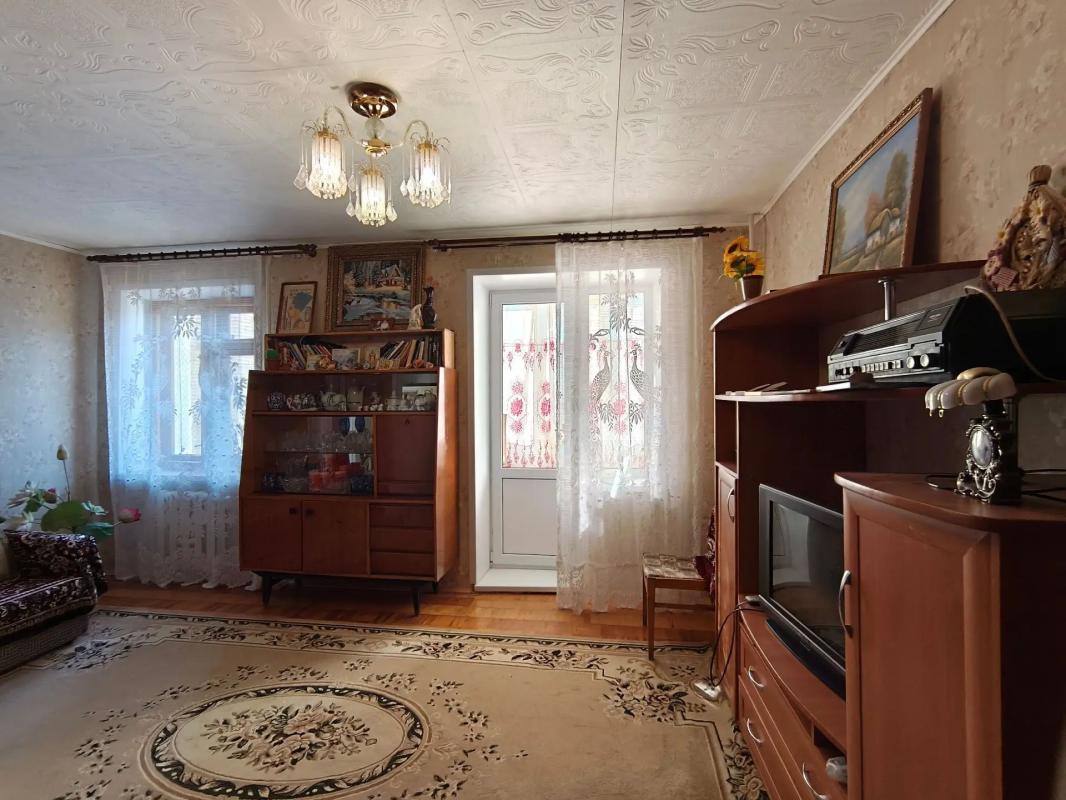 ПРОДАËТСЯ 1 - КОМНАТНАЯ КВАРТИРА НА 3 - ЕМ ЭТАЖЕ В КИРПИЧНОМ 9 - ТИ ЭТАЖНОМ ДОМЕ, В ЦЕНТРЕ УРАЛЬСКОЙ - Новотроицк