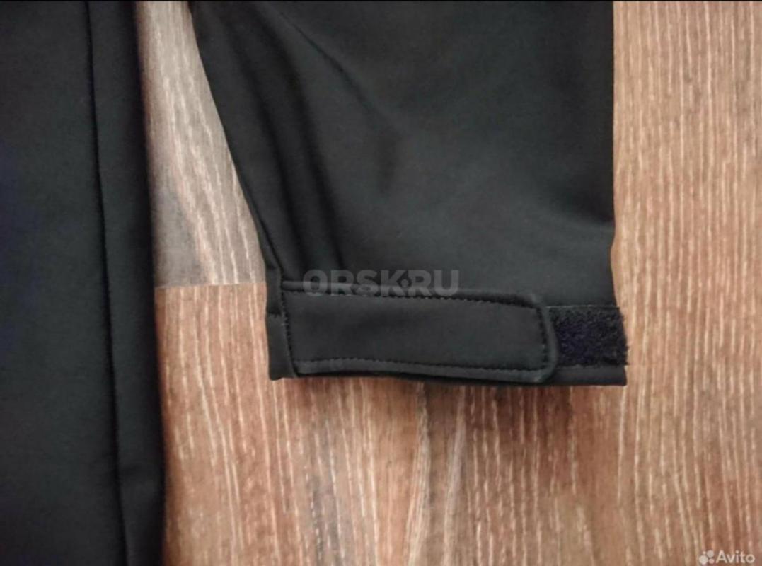 Мужская куртка из ткани Softshell подойдет для походов. - Орск