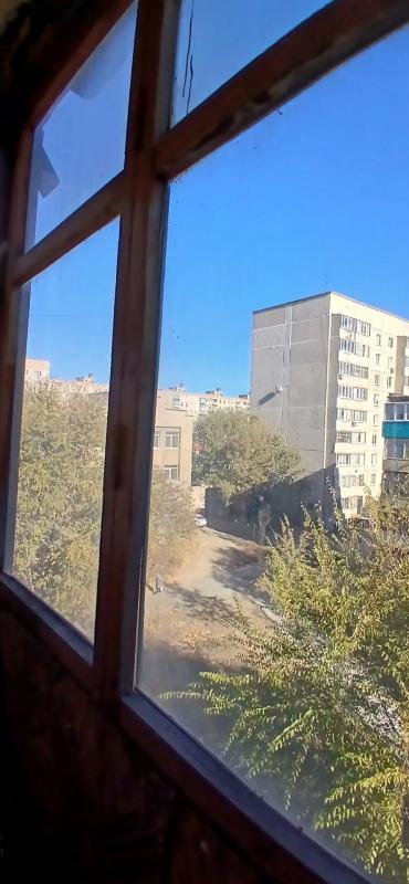 Предлагаем Вашему вниманию  просторную 3-комнатную квартиру с раздельными ходами панельном доме. - Новотроицк