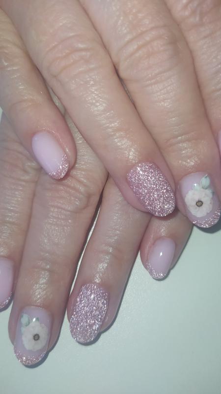 Комбинированный маникюр и покрытие натуральных ноготков гель-лаком. - Орск