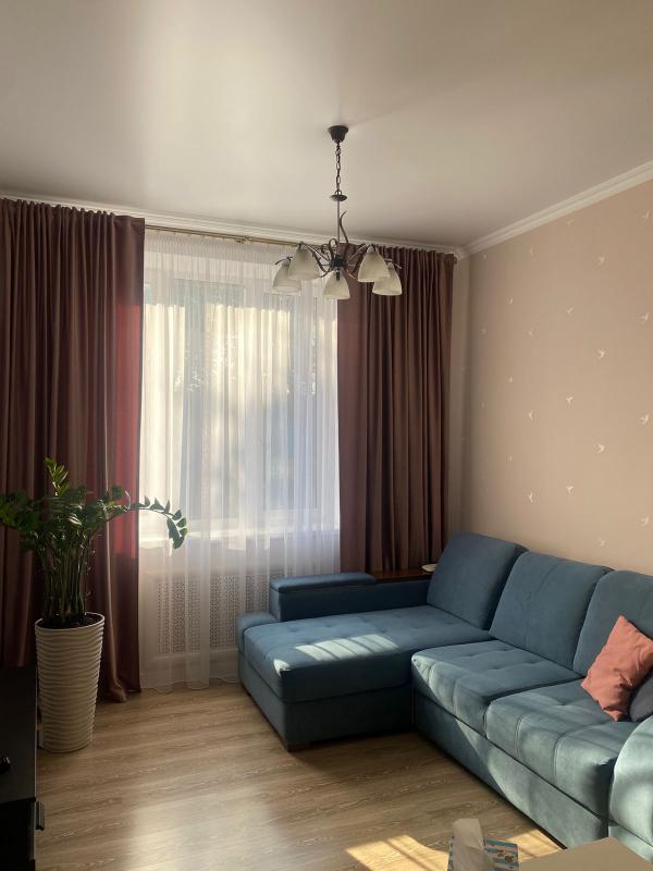 Требуется продавец в новый отдел штор в Гае на рынке (где Айсберг). - Гай