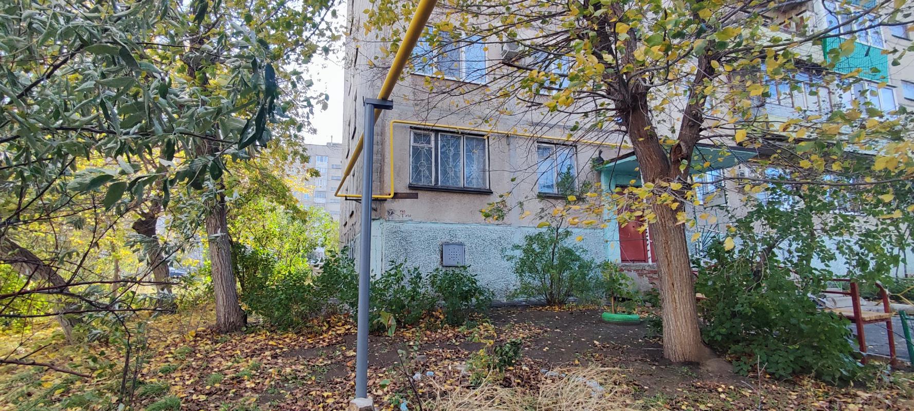 Продам 3-комнатную квартиру, в народе сорокопятка, 61кв., 1 этаж- высокий, ходы раздельные, входная - Новотроицк