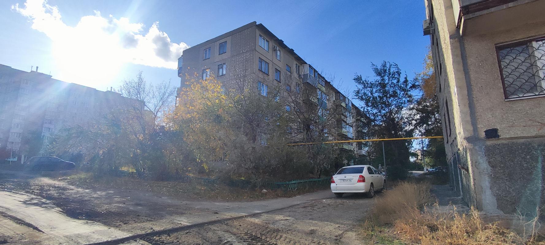 Продам 3-комнатную квартиру, в народе сорокопятка, 61кв., 1 этаж- высокий, ходы раздельные, входная - Новотроицк