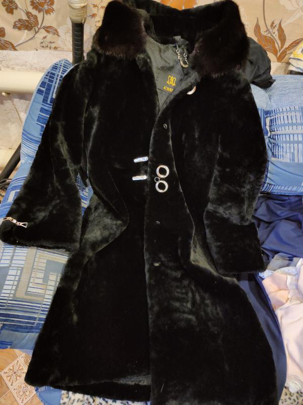 Продам мутоновую шубу с капюшоном из норковой опушки,р.46-48. - Новотроицк