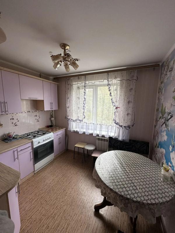 Продам 2 ком квартиру в центре города на 4 этаже 9этажного дома. - Новотроицк