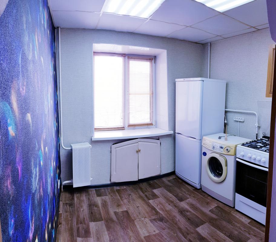 Продается 1-комнатная квартира с ремонтом недалеко от остановки "Строительный техникум" в - Новотроицк