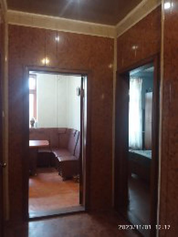 Продам 3-х комнатную квартиру старого типа (сталинка), высокие потолки большой метраж, ванная и туал - Новотроицк