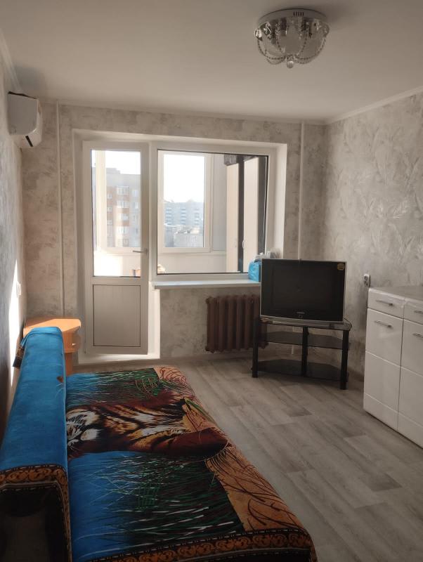 Продаётся 2 комнатная квартира улучшеной планировки с хорошим ремонтом остаётся некоторая мебель зах - Новотроицк