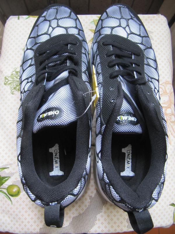 Продам кроссовки ONEMIX мужские, размер 46 (длина стельки 30 см), стелька ЭВА (каучук), цена 2300 - Новотроицк