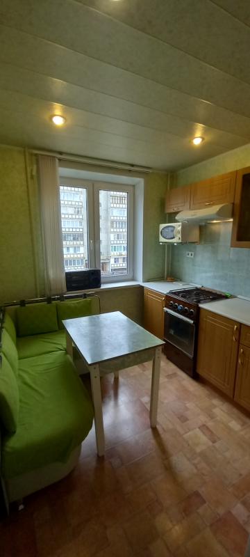Продается улучшенная трехкомнатная квартира общей площадью 62 квадратных метра, на удобном четвертом - Новотроицк