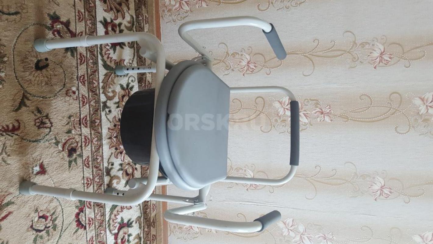 Продам кресло-туалет АРМЕД, в отличном состоянии, ножки регулируются по высоте, сьемное ведро, откид - Новотроицк