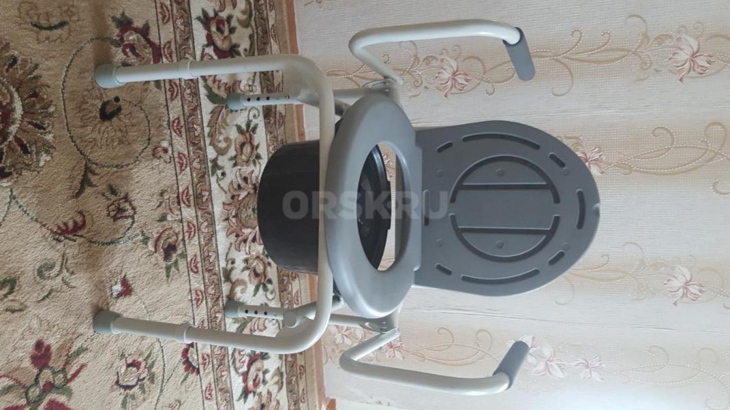 Продам кресло-туалет АРМЕД, в отличном состоянии, ножки регулируются по высоте, сьемное ведро, откид - Новотроицк