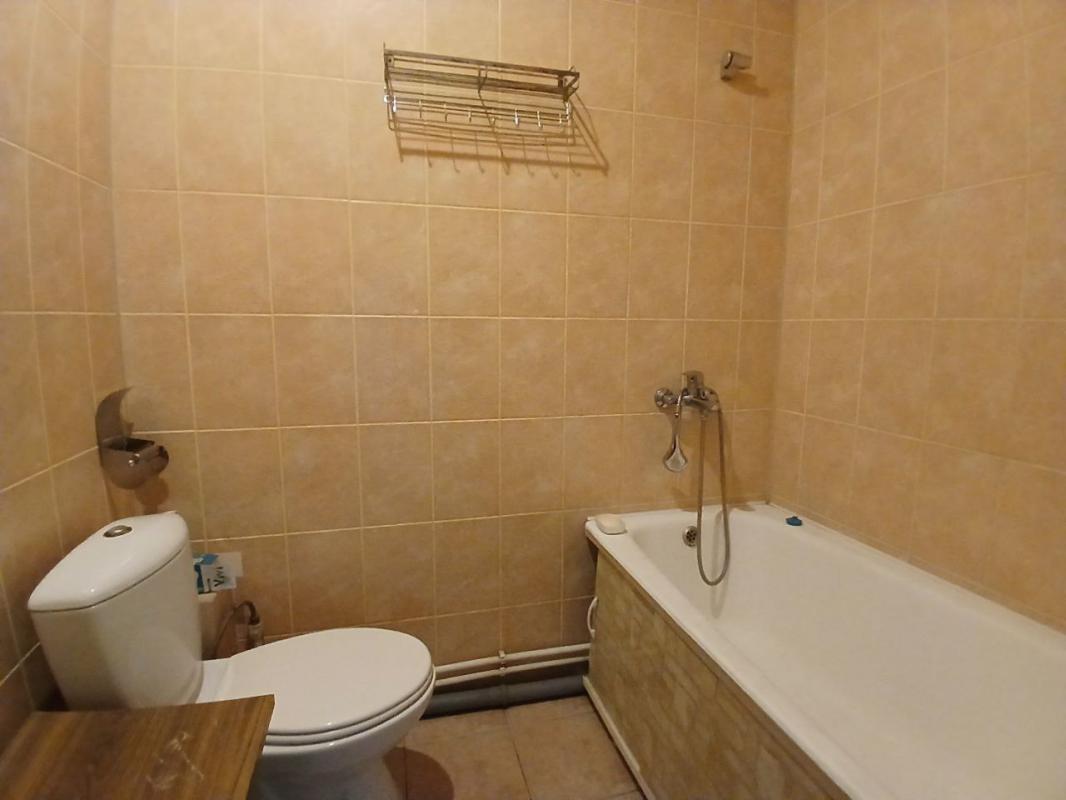 В продаже двухкомнатная квартира старого типа по адресу ул. - Новотроицк