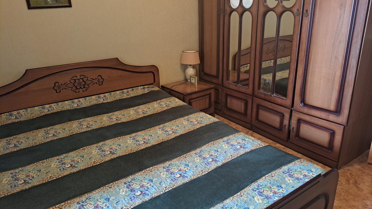 Спальный гарнитур с хорошей, удобной кроватью - Новотроицк