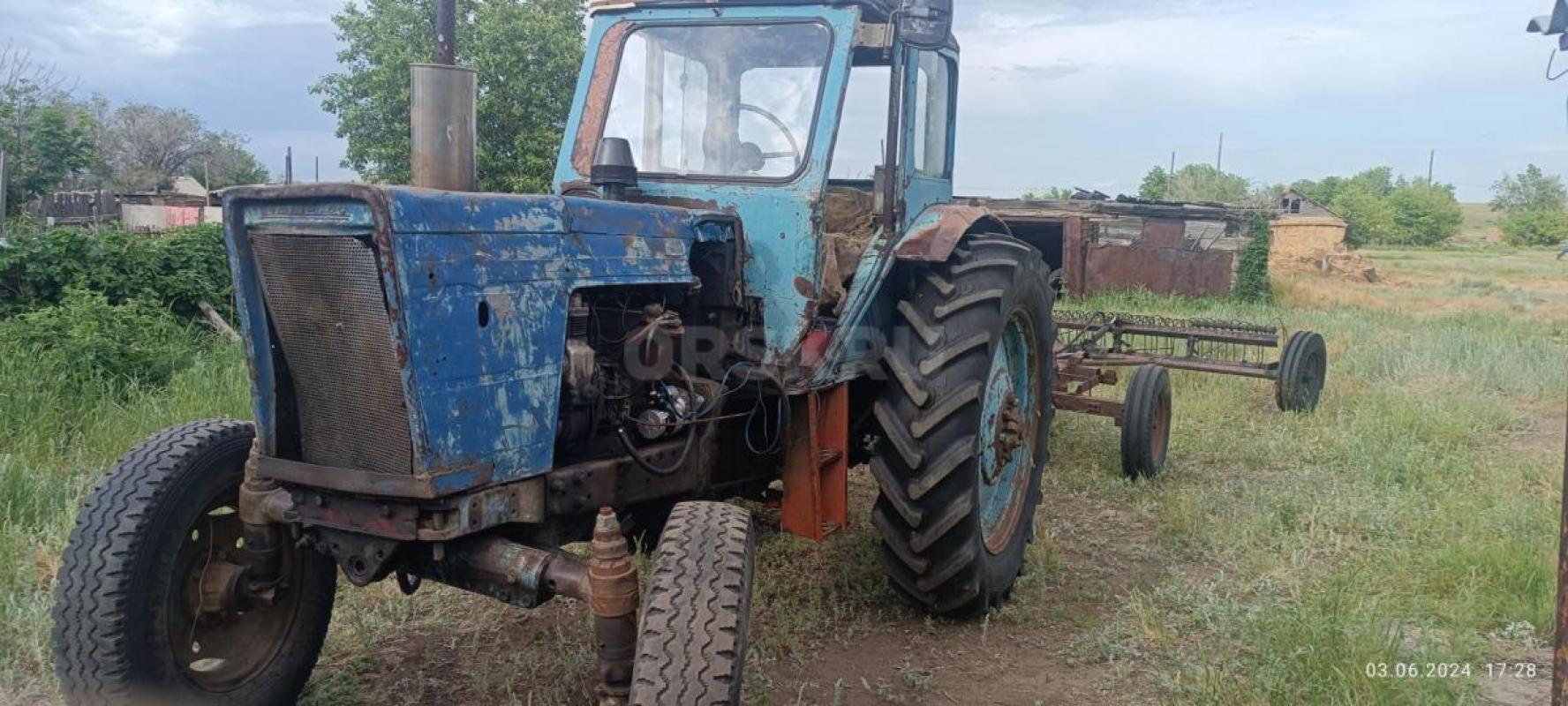 Трактор МТЗ на полном ходу с косилкой и граблями, находится в ясненьском районе, село каракуль - Орск
