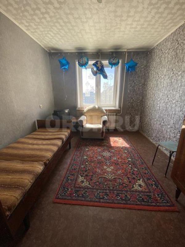В продаже двухкомнатная квартира улучшенной планировки ,  расположенная по улице Стасова 8 
на девя - Орск