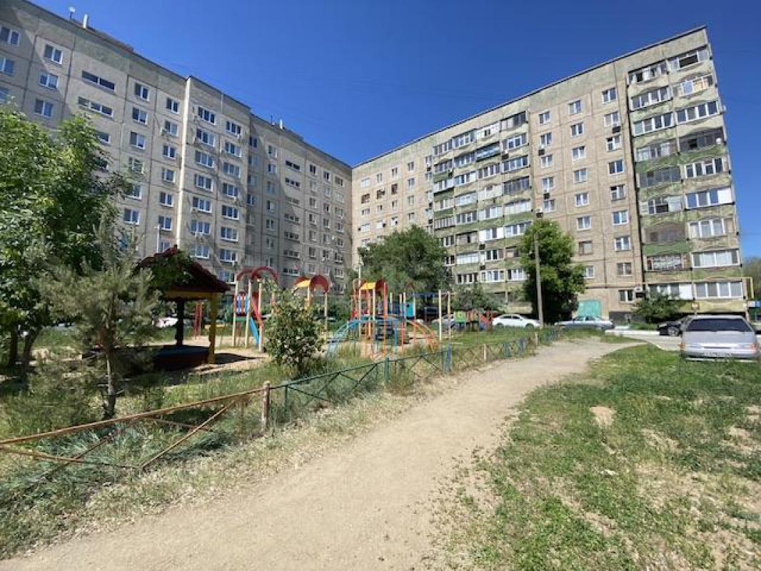 В продаже двухкомнатная квартира улучшенной планировки ,  расположенная по улице Стасова 8 
на девя - Орск